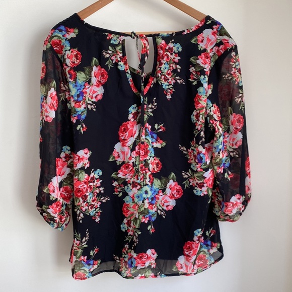 NWOT Floral Top - Picture 4 of 7